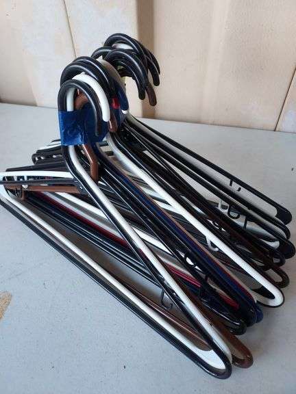 20 Plastic Hangers