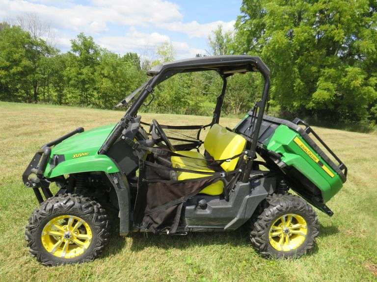 John Deere Gator