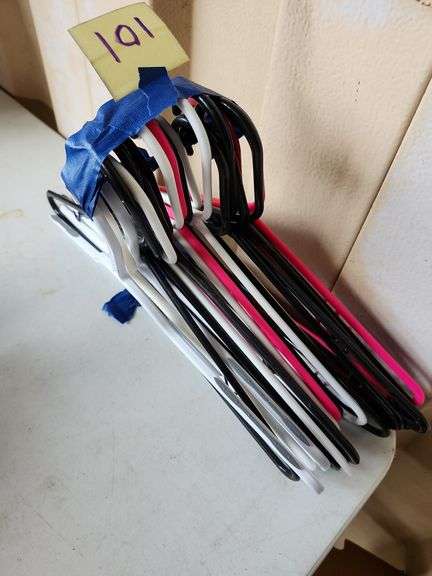 20 Plastic Hangers