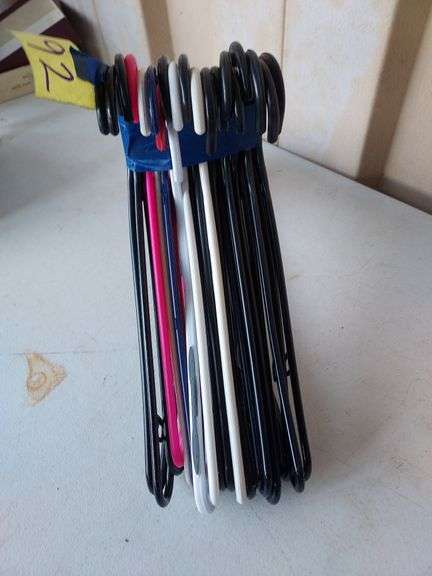 20 Plastic Hangers