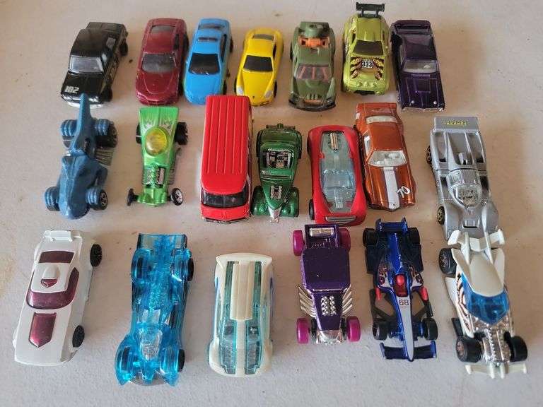 20 Hot Wheels