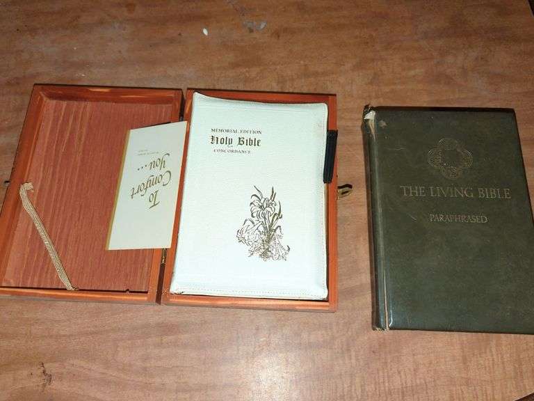 Memorial Edition Holy Bible Concordance and The Living Bible Paraphrased