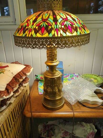 Venetian Style Slag Glass and Pierced Brass Table Lamp