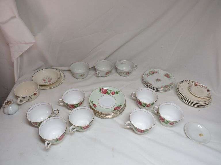 Cups/Saucers