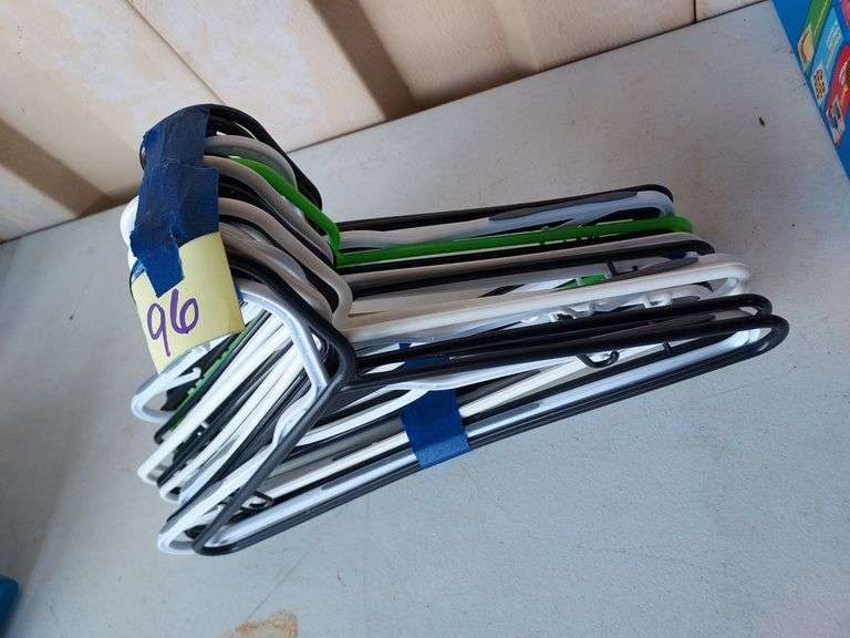 20 Plastic Hangers