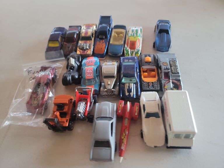 20 Assorted Hot Wheels