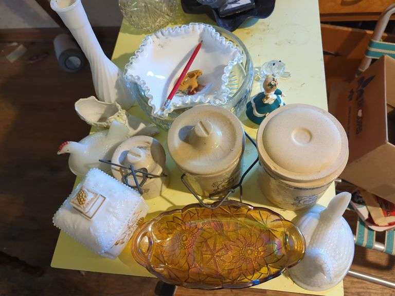 Collection of Various Glass and Ceramic Decor