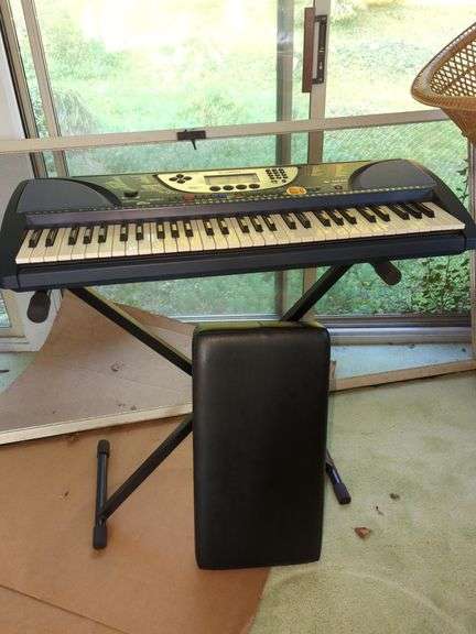 Yamaha Keyboard and Stand