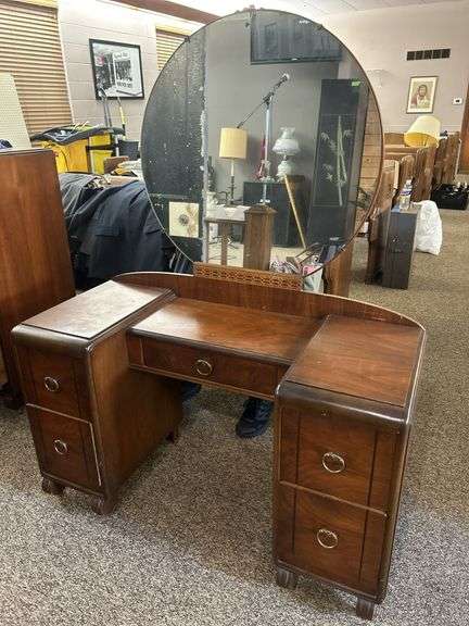 Waterfall Style Makeup Vanity & Mirror