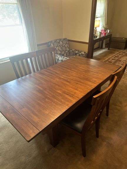 Gorgeous extendable contemporary dining table & chairs