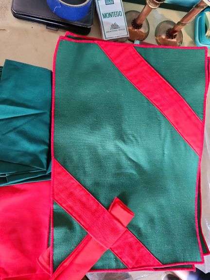 6 Christmas Place Mat with Cloth Napkins