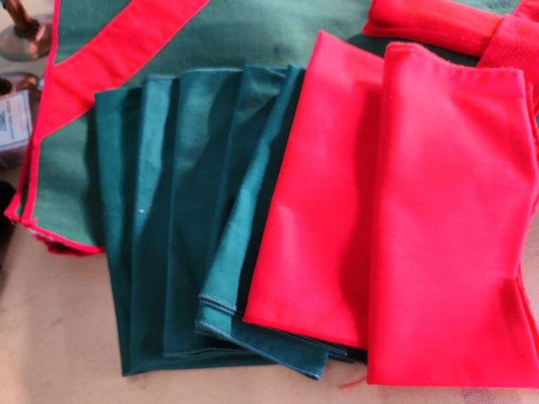 6 Christmas Place Mat with Cloth Napkins