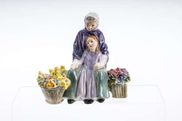Royal Doulton Figurine: Granny's Heritage HN2031