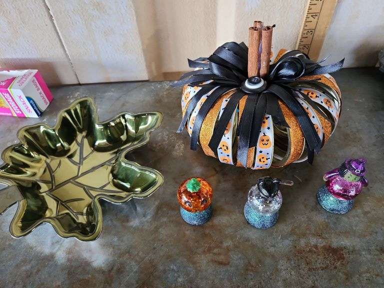 Halloween Decor Handmade Pumpkin 6" x 7.5" x 7.5", 3 small 2.5" Glitter Globes 2 have no water in th