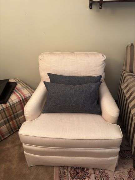Pembrook Chair Corp accent chair