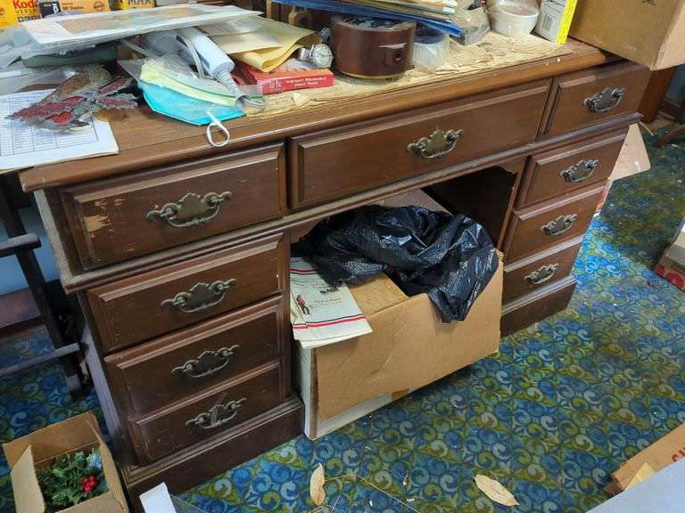 Federal Style Kneehole Desk