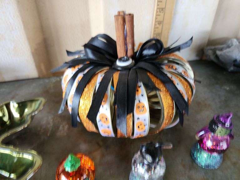 Halloween Decor Handmade Pumpkin 6" x 7.5" x 7.5", 3 small 2.5" Glitter Globes 2 have no water in th