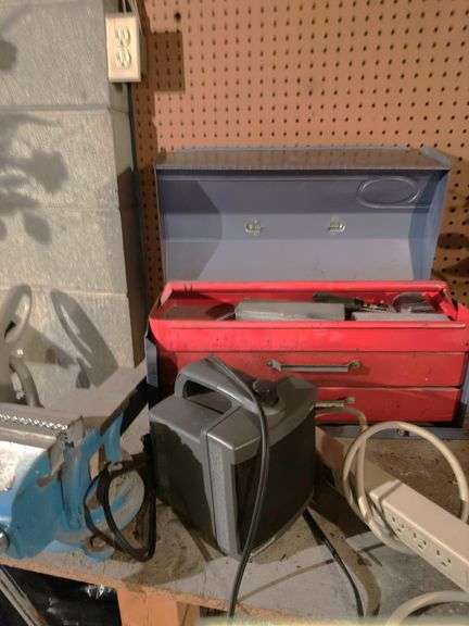 Large vise, toolbox