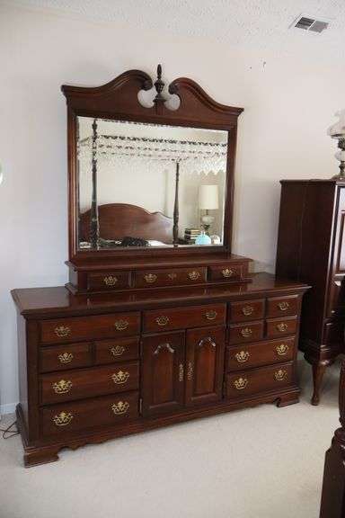 Broyhill Dresser w/Mirror