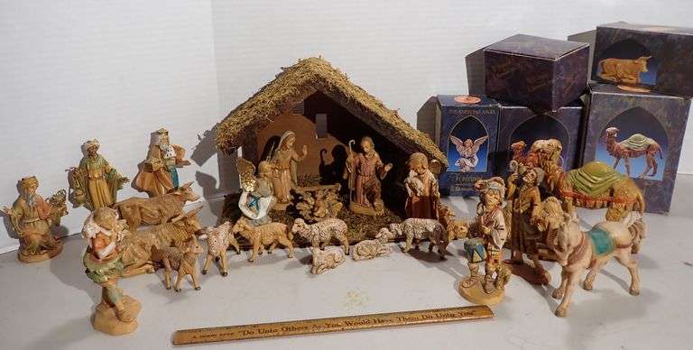 26pc Nativity - Fontanini - Including 5 boxes - Excellent condition.