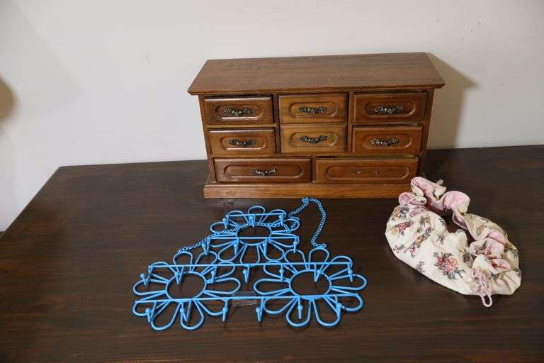 10k Gold Ring & Jewelry Box