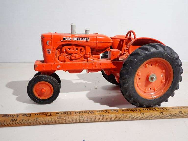 Die Cast ERTL 1/16 Allis-Chalmers WD-45 Narrow Front Tractor