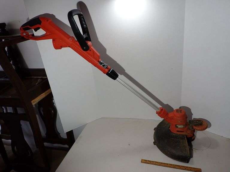 Electric Black & Decker Weed Trimmer Model GH900 - Tested - runs perfect