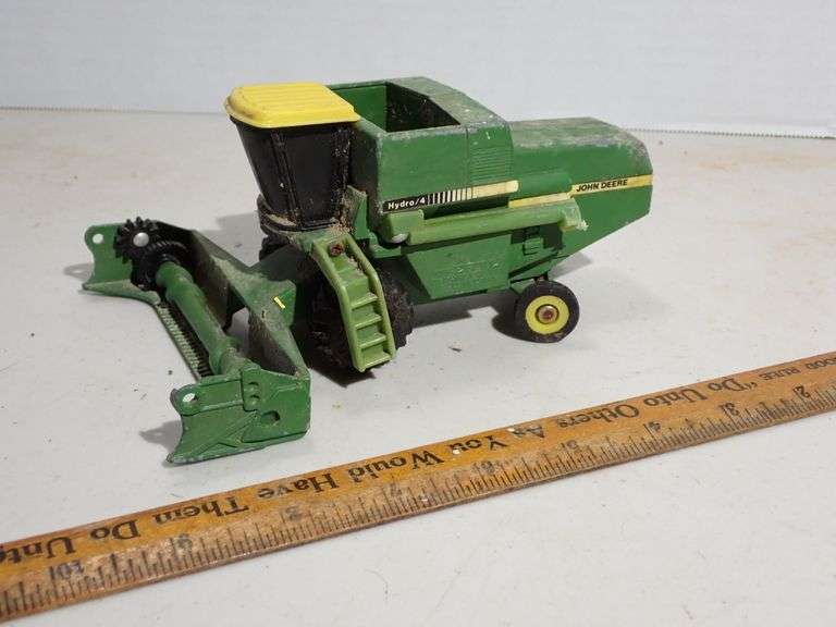 John Deere 23546 Hydro 4 Combine 1/50th Scale by Ertl - see photos