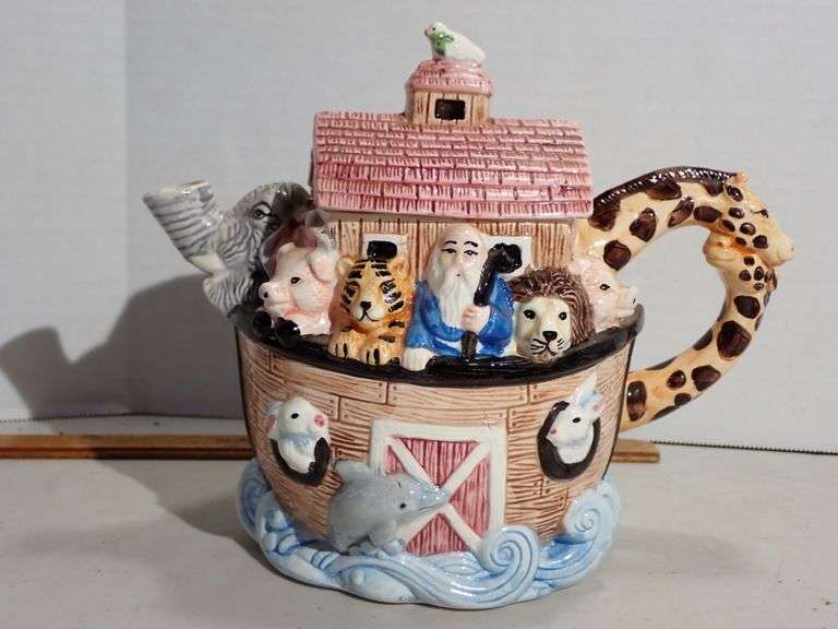 Noah's Ark Ceramic Teapot - Excellent condition