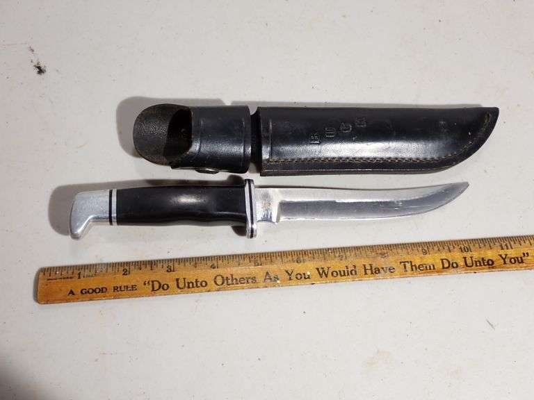 Buck 121 Fixed Blade Hunting Knife With Leather Sheath