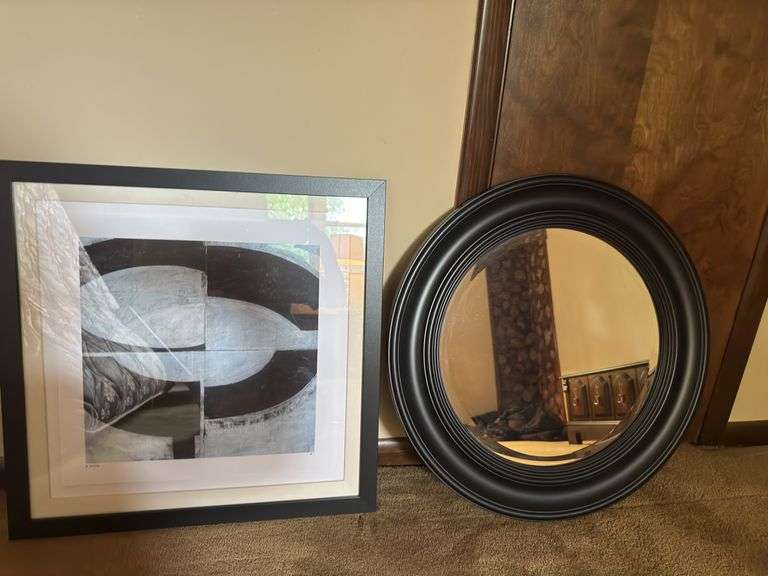 Round mirror + artwork