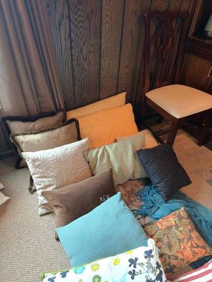 Decorative pillows and chair