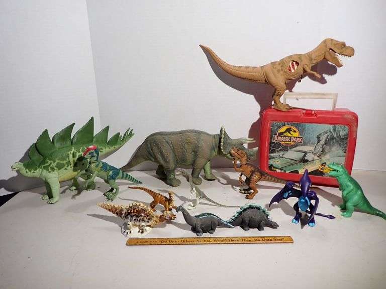 Jurassic Park Lunchbox w/T-Rex Stegosaurus Triceratops Velociraptor Pachycephalosaurs & more