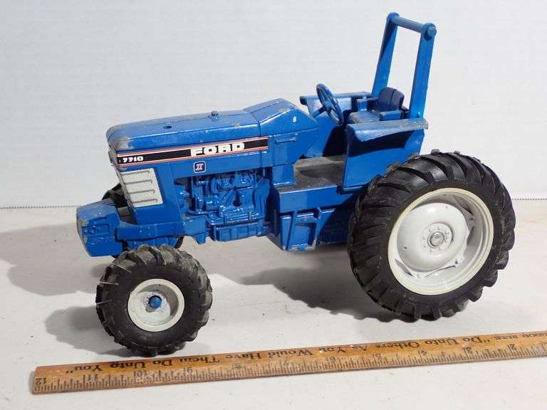 Die Cast ERTL Ford 7710 Tractor with Rollbar