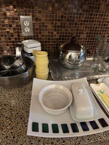 Vtg bun warmer/ ice bucket etc