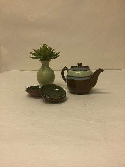 Vintage Sadler Brown Betty Teapot & Other Pottery