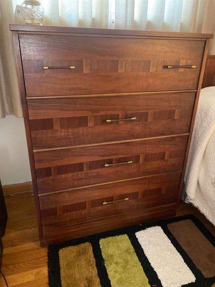 Chest of drawers