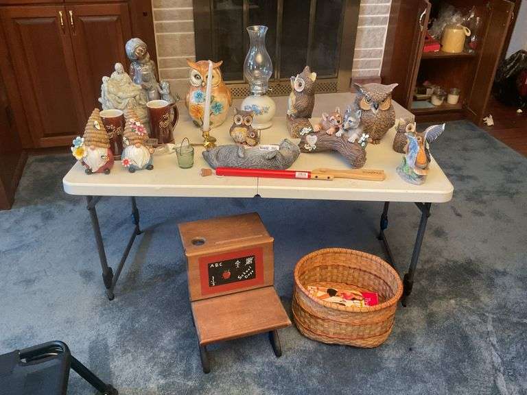 Figurines, Small School Desk, Mugs & Basket