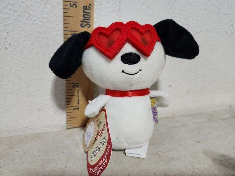 2021 Hallmark Itty Bittys Peanuts Heart Glasses Snoopy