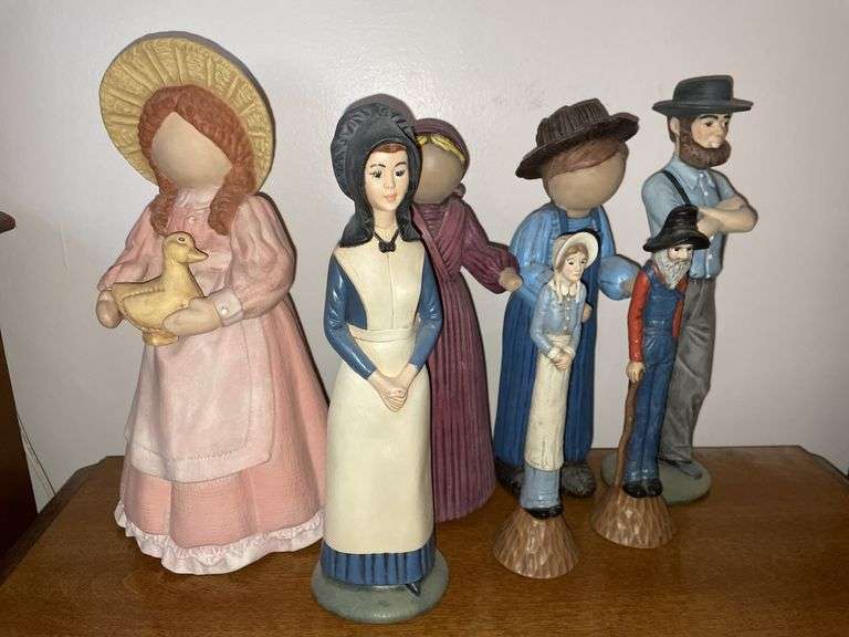 Ceramic figurines