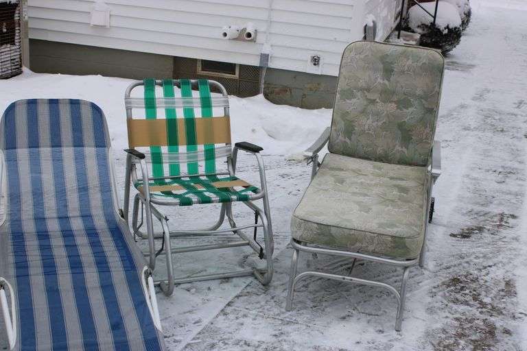 folding-lawn-chairs-chaises-auction-ohio