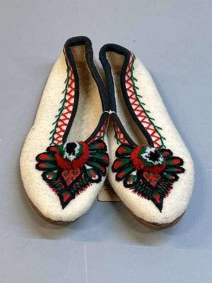 Handcrafted Wool Slippers with Intricate Embroidery