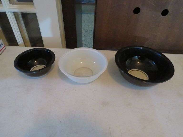 Pyrex clear bottom mixing bowls