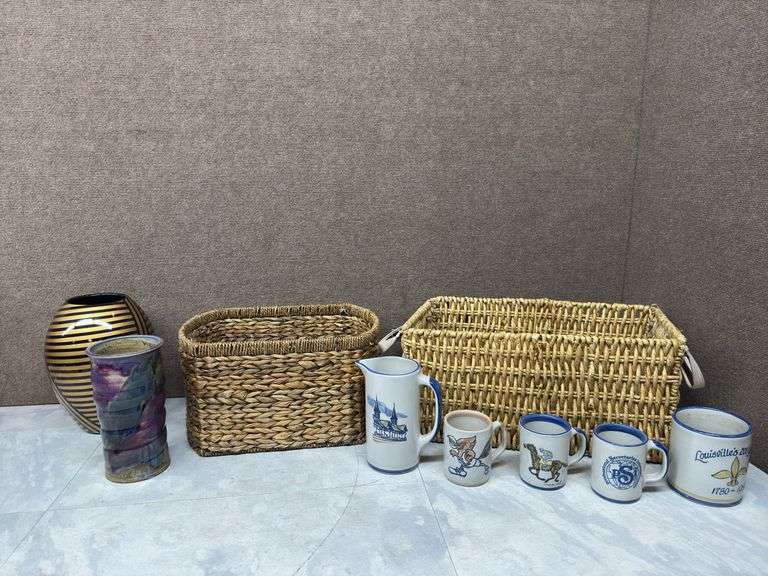 Baskets/Stoneware/Decor