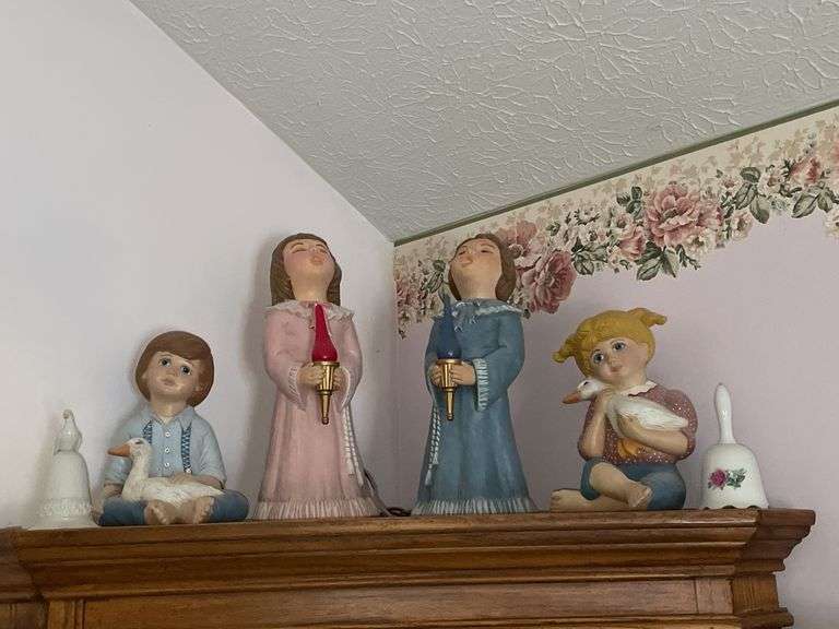 Ceramic figurines