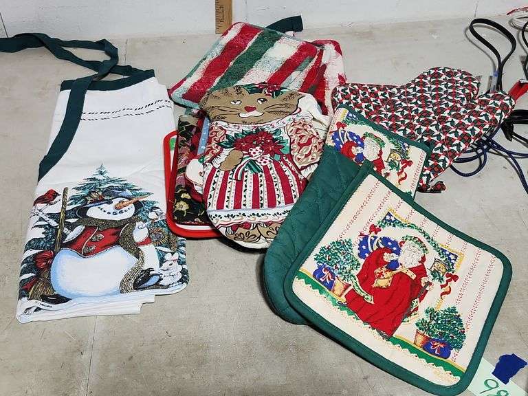 Assorted Holiday Oven Mitts, Apron, & Pot Holders (Some Stains)