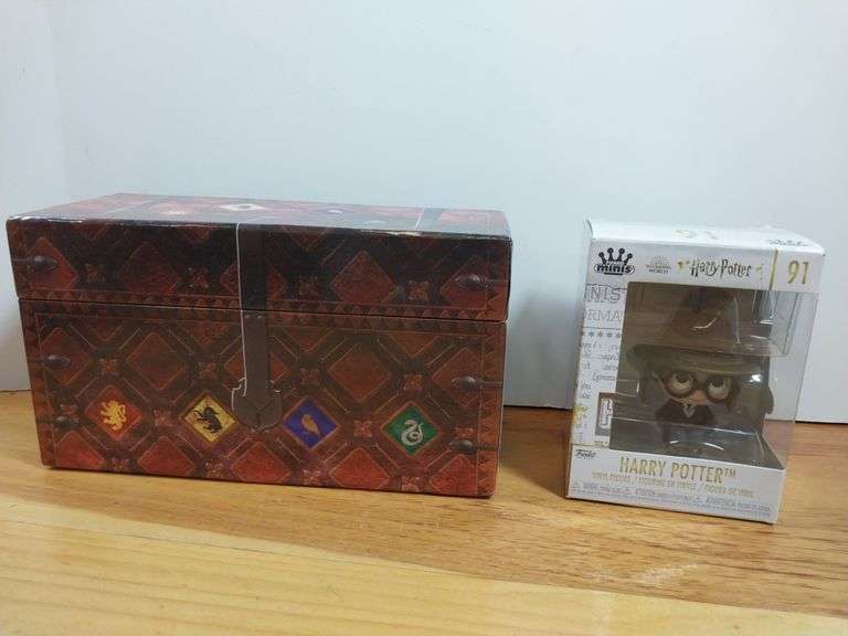 2 Harry Potter Items: Catch the Golden Snitch Game and Funko Minis #91 Character