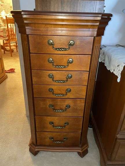 Standing Jewelry box