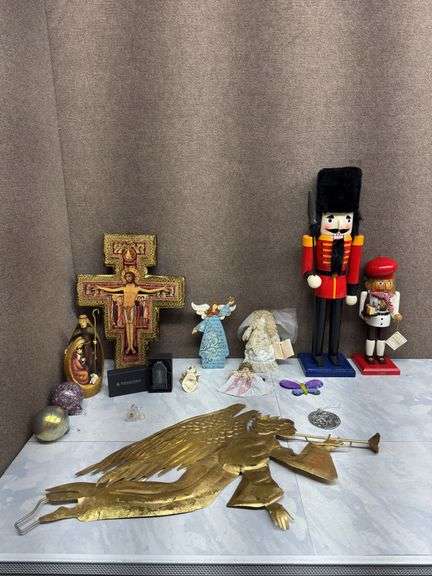 Religious Decor/Nutcrackers/More