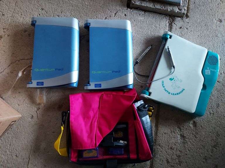 Leap Pad and 2 Quantum Leap Pads untested has Carry Case 6 Cartridges without Books and 2 Books with